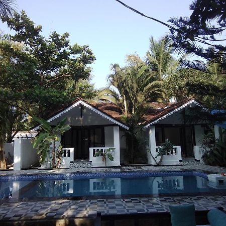 God'S Gift Morjim Hotel Exterior foto
