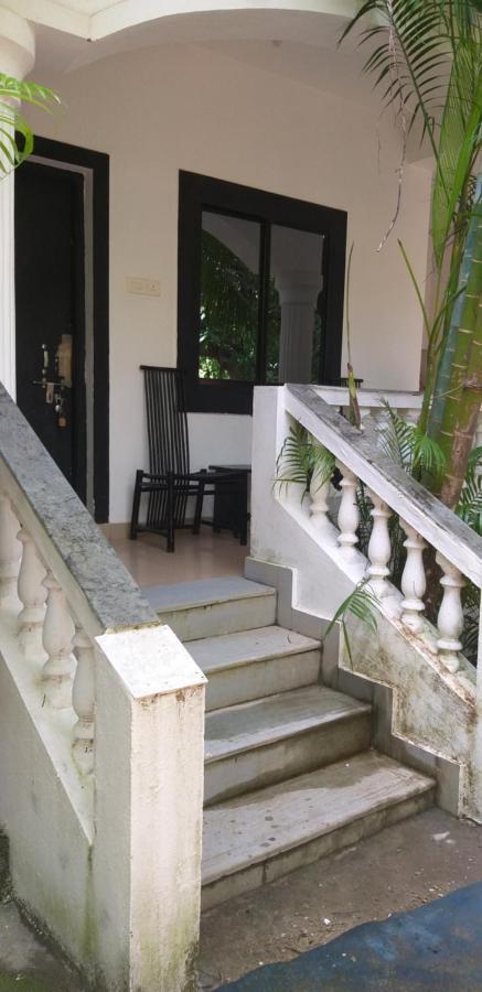 God'S Gift Morjim Hotel Exterior foto