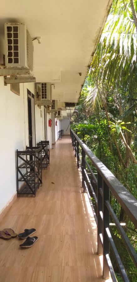 God'S Gift Morjim Hotel Exterior foto