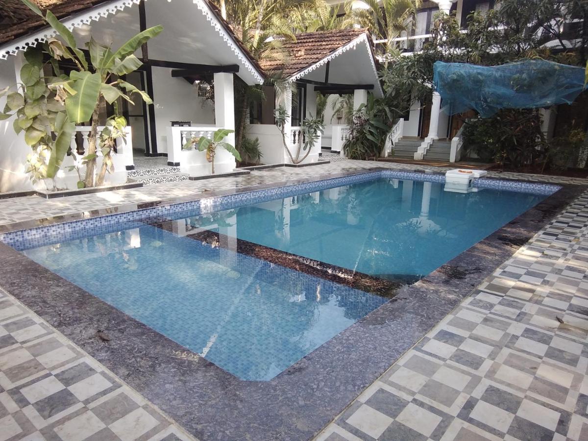 God'S Gift Morjim Hotel Exterior foto