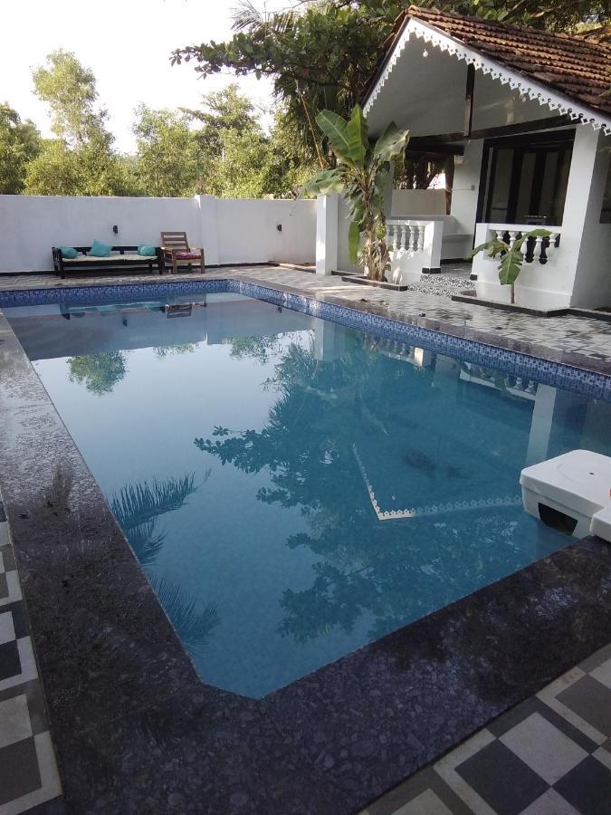 God'S Gift Morjim Hotel Exterior foto