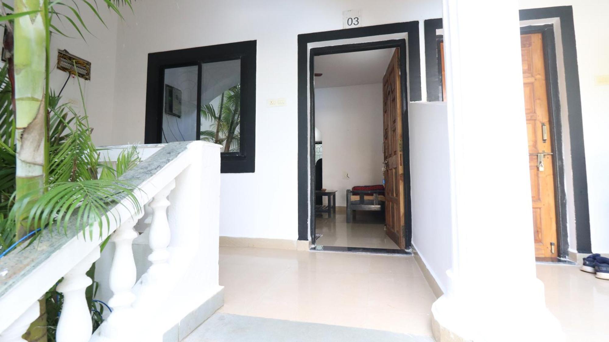 God'S Gift Morjim Hotel Exterior foto