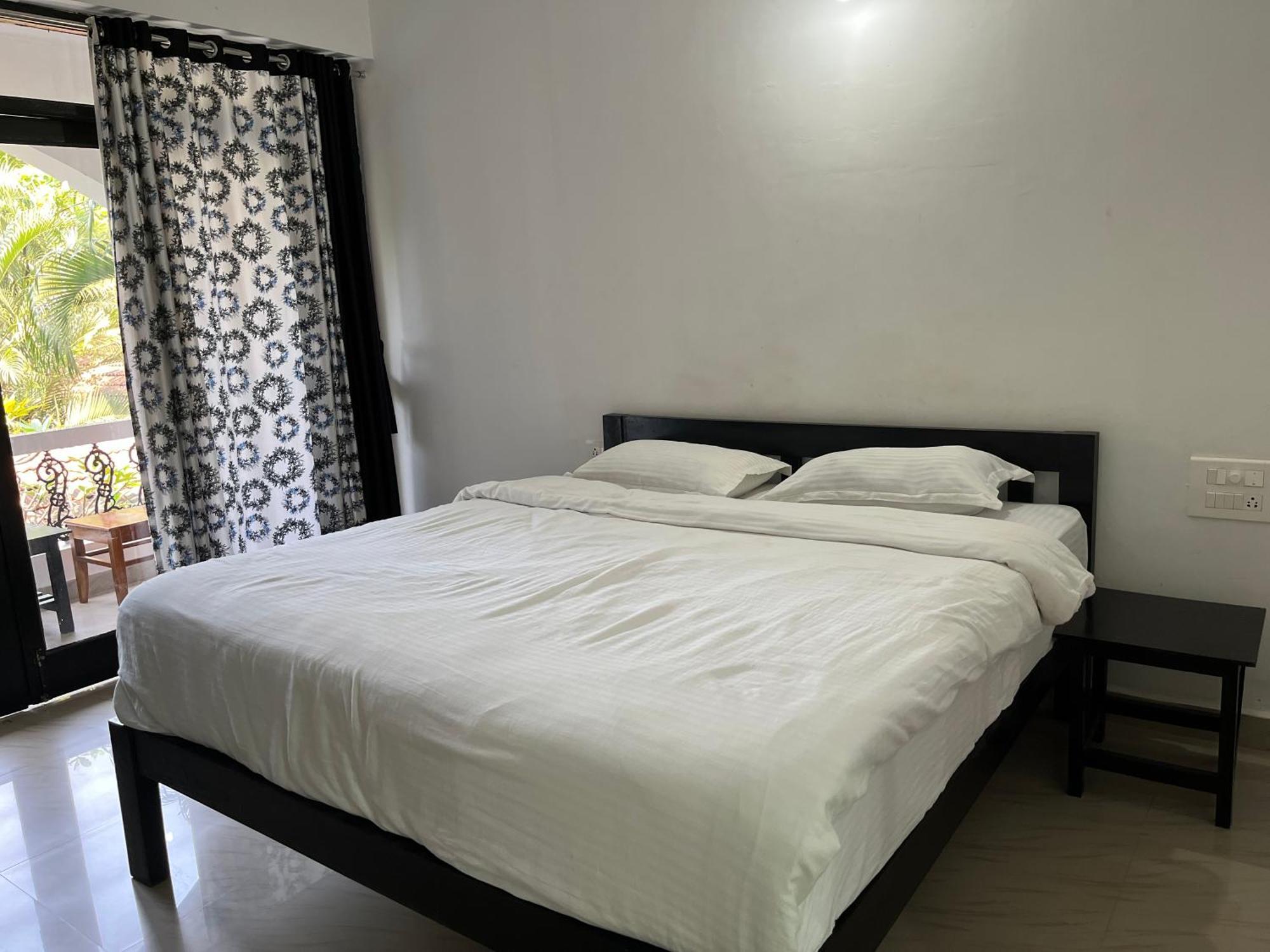 God'S Gift Morjim Hotel Exterior foto